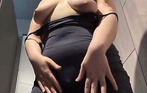 Crazy squirting and fucking in the gym