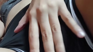 💦Solo girl fingering her creamy pussy and rubbing her clit to an intense orgasm💦