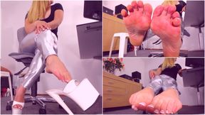 Episode 501. Bare feet JOI, sexy french pedicured toes JOI, wrinkled soles, cum on Milf naked feet - cum countdown.