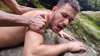 MACHO DOTADO ME FODEU NA CACHOEIRA