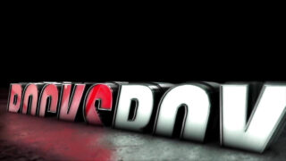 Tatovert ung mørkhåret solostjerne Rock Rockafella tar en rotete sædsprut i munnen hennes