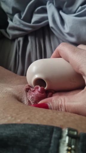 Clit jerk off