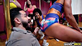 Kelsi Twerks On Cock