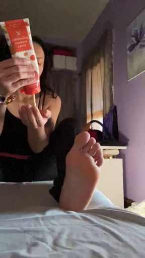 Moisturizing My Perfect Feet and Ignoring You