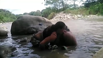 michellpaula y yo culiamos escondidas detras de una piedra en el rio parte 2