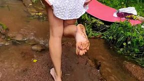 I stood up like a doggystile and pulled up my dress to show that I wasn'_t wearing panties.