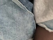 トイレで我慢に我慢を重ねてお外でおもらし