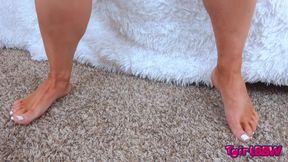 Trans BBW hottie Naomi Moan jacks off