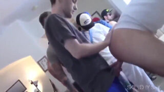 Orgy, gangbang – gangbang dubur tegar untuk pelacur gay Amerika