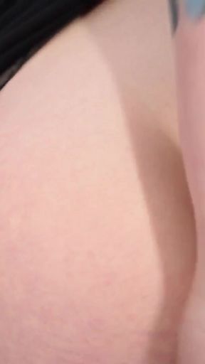 Thrilling moment from &quot;KELLYQUELLXXX - Kelly Quell Plays Solo With Her Dildo&quot;