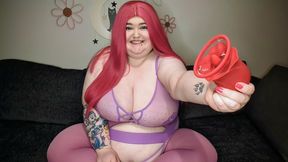 A Valentine's self-love rose - BBW Daisy tries her new rose toy (pussy pump & vibrator)