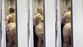 je prend ma douche la porte ouverte pendant que mon colloc fait le menage cela ...