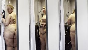 je prend ma douche la porte ouverte pendant que mon colloc fait le menage cela ...