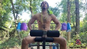 Bench press & dumbbells (4K)
