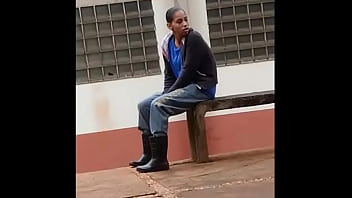 Punheta com as meias suadas da menina da limpeza l&aacute_ da faculdade