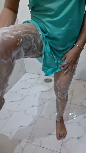 Indian Bhabhi Nude Bathing Video