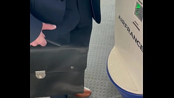 Ici tu as le teaser public. Ayant une peur bleue de l&#039_avion je d&eacute_cide de m&#039_...