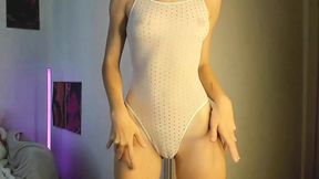 teasing dancing hot juicy body