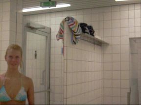 Teeny Im Schwimmbad