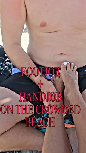 FOOTJOB+PALPATA DI CAZZO nella Spiaggia affollata! FOOTJOB+HANDJOB on the crowded Beach!