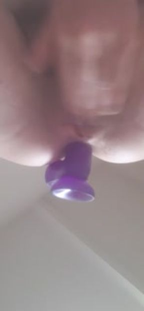 Ma mouille sert de lubrifiant pour mettre mon jouet dans mon petit trou bien serré