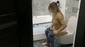 I haven't been to the toilet for several days, my bum is releasing big splashes WMV FULL HD 1080p