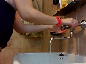 Your sexy mom washing her long hairs and show you her beautiful armpits
