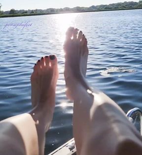 submit to the magical power of my feet ✨️😌