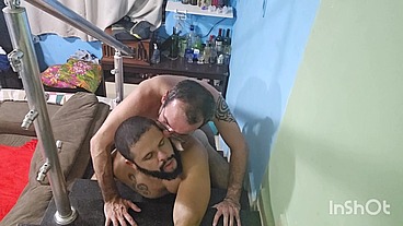 Fodendo o.puto na escada.