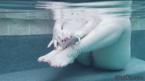 0099 - Underwater self bondage!