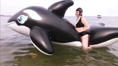 Lynn-Tonic ...rides inflatable Wale