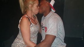 loira tirando leite dos marmanjos dotados na festaprime ,fada mel , wiil mastro