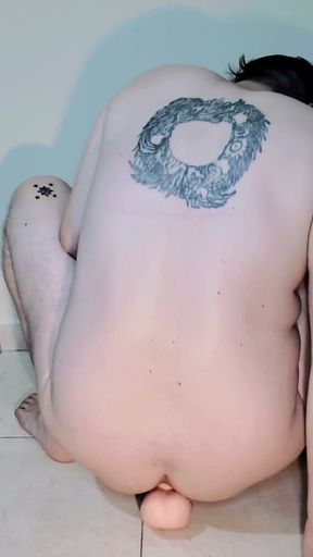 Huge Dildos and Plugs Play