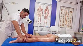 Pro Massage Physiotherapist Gives A Massage To An 18 Year Old Chick And Has Sex ( Creampie )
