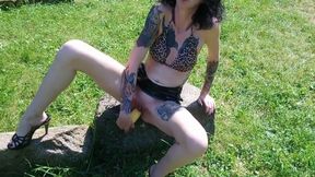 Shameless Lucy Ravenblood fucking pussy with corn in public