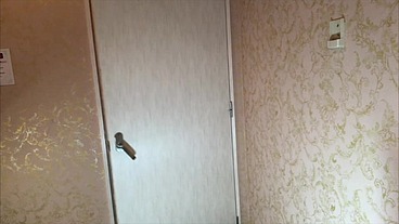 女上司と仕事中にホテルで密会。玄関入って即スーツのままSEXしました。