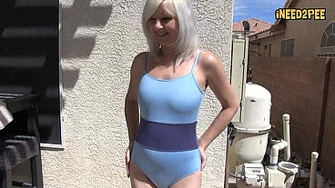 Pornstar Alessandra Noir pissing her swimsuit