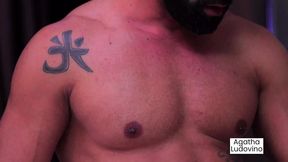 vou massagear o seu pau, usando o meu cuzinho