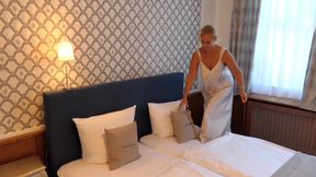 Selena's evening bed pleasure