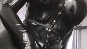 Rubberdoll Masturbating myself