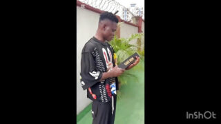 Forró fekete csupasz hátú szopás mély anális szexhez vezet meleg kurváknak