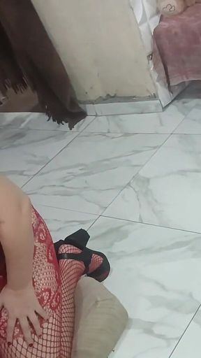 Naughty Married Can't Stand Being Without Cock and Cheats on Her Husband on Work Hours