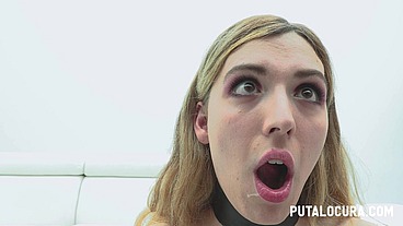 La rubia se traga la leche de todos