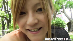 Natural tits Japanese beautiful babe close up peeing & beaver playing