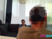 18yo slim unbehaarter Flüchtling beim deutschen Casting Interview mit kleinen Penis + white socks