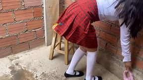 COLEGIALA CHOLITA 18 A&Ntilde_ITOS PACE&Ntilde_A ES FOLLADA EN EL PATIO DEL COLEGIO POR EL PORTERO CASERO REAL