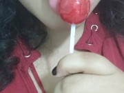 Practicando en chupeta pensando en la verga del vecino