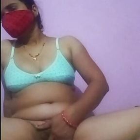 Desi aunty remove her dress and nude massage her full body