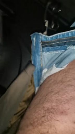 Two friends to make a porn video, a whore in the car and they cum in his mouth