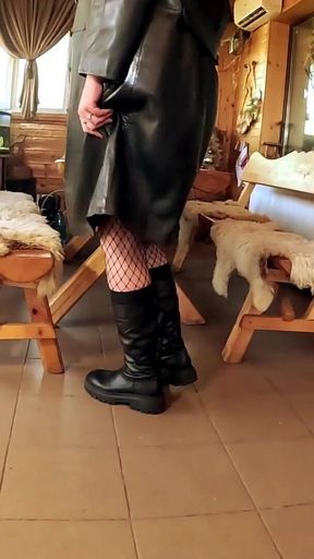 Amazon Smoking MILF in Leather. Big Cigar Blowjob, Doggy and Double Cum on Clothes and Hair